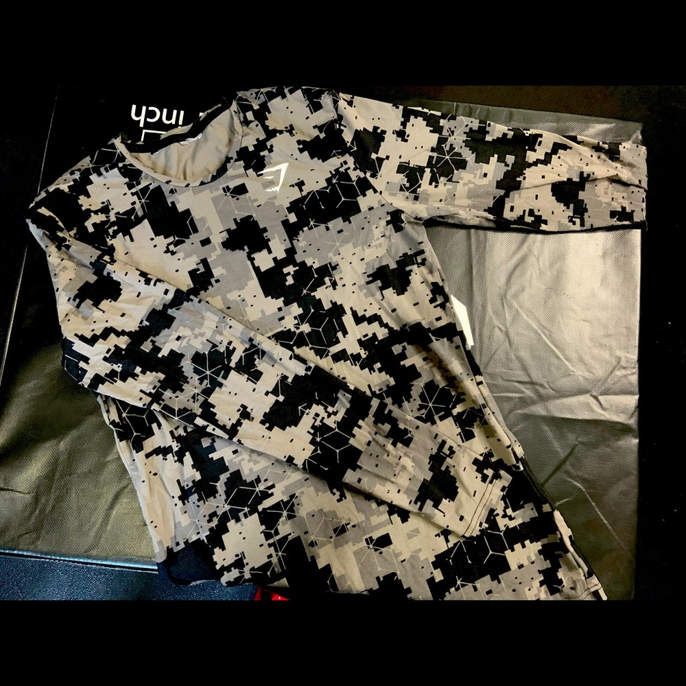 Gymshark Arrival Long Sleeve T-Shirt - Camo